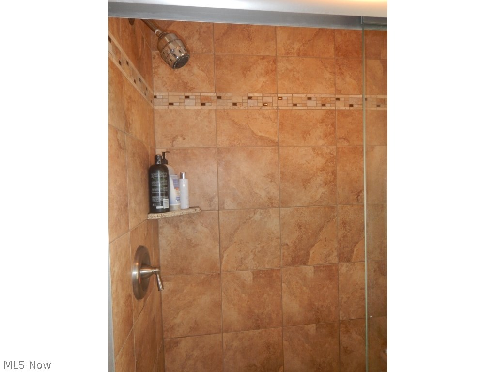 3439 Doris Road Cleveland, OH 44111 - Photo 15 of 17 Gallery Image 15