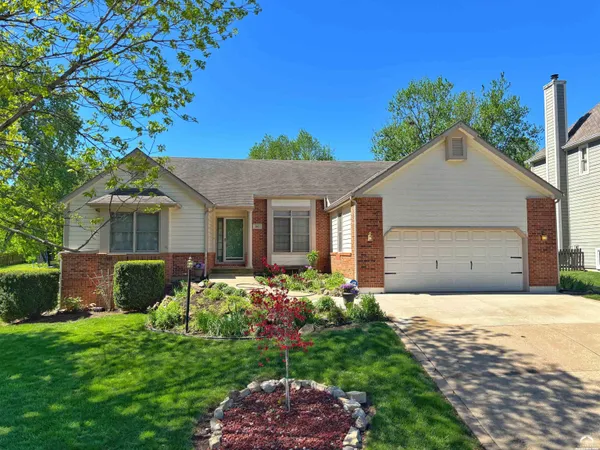 $544,900 | 4605 Grove Drive, Lawrence, KS 66049