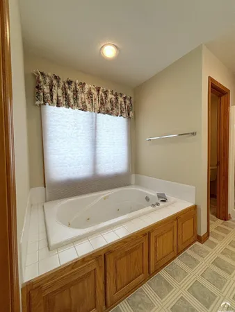 $544,900 | 4605 Grove Drive, Lawrence, KS 66049