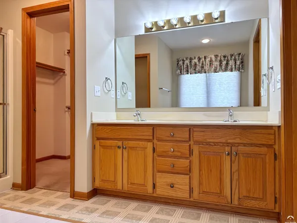 $544,900 | 4605 Grove Drive, Lawrence, KS 66049