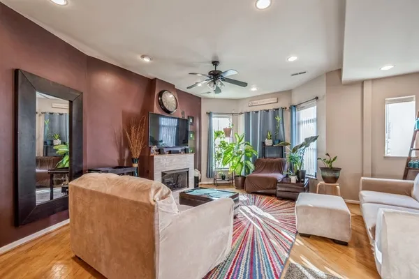 $2,150 | 4519 South Calumet Avenue, Unit 1B, Chicago, IL 60653