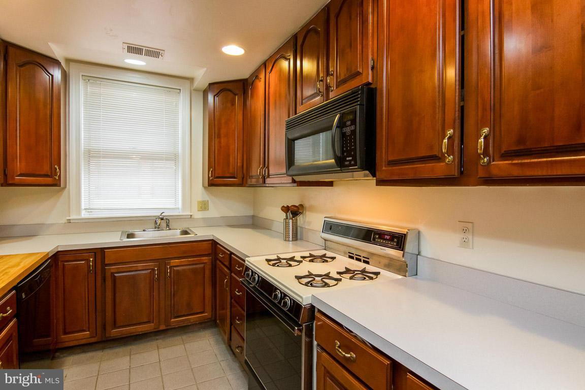 502 Groff Court Northeast Washington, DC 20002 - Photo 8 of 22 Kitchen