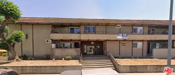 $1,695 | 13562 Vanowen Street, Unit 23, Van Nuys, CA 91401