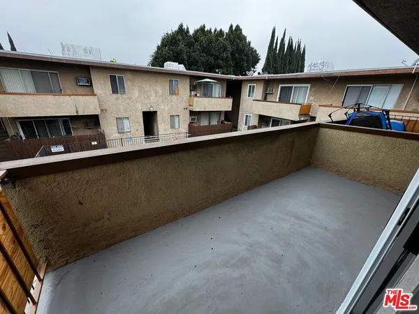 $1,695 | 13562 Vanowen Street, Unit 23, Van Nuys, CA 91401