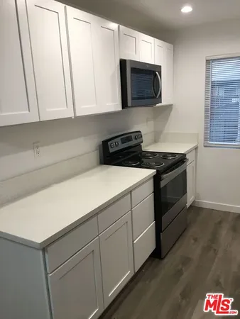 $1,695 | 13562 Vanowen Street, Unit 23, Van Nuys, CA 91401