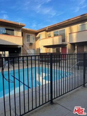 $1,695 | 13562 Vanowen Street, Unit 23, Van Nuys, CA 91401