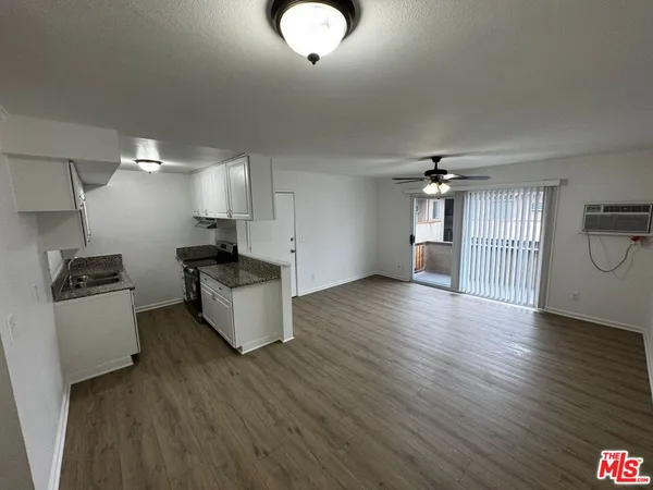 $1,695 | 13562 Vanowen Street, Unit 23, Van Nuys, CA 91401