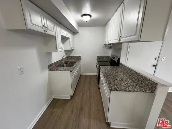 $1,695 | 13562 Vanowen Street, Unit 23, Van Nuys, CA 91401