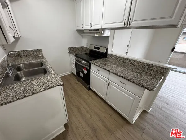 $1,695 | 13562 Vanowen Street, Unit 23, Van Nuys, CA 91401