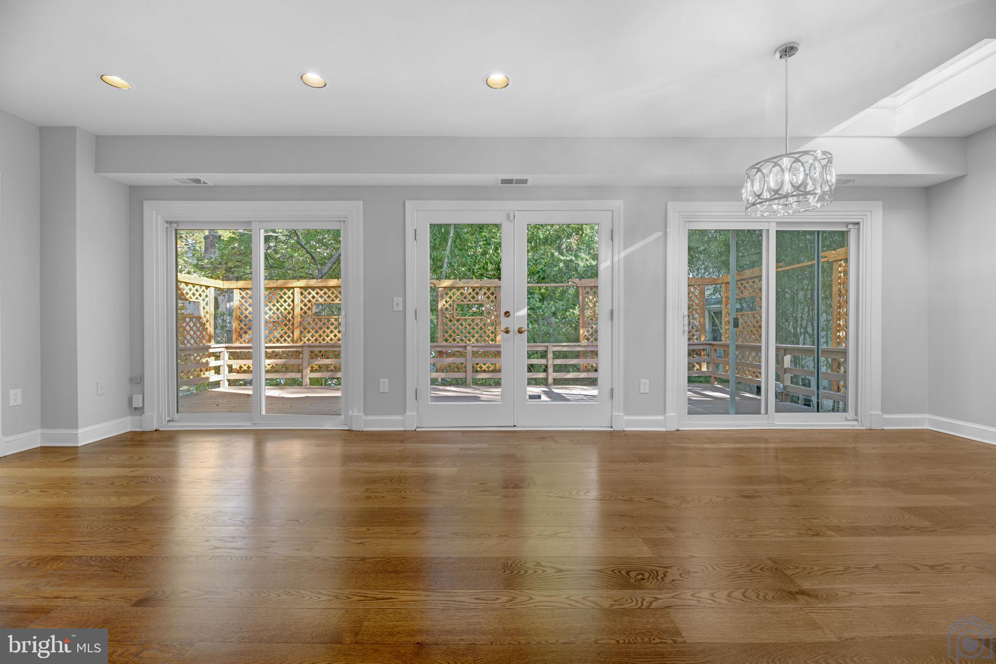 4855 Reservoir Road Northwest Washington, DC 20007 - Photo 19 of 67 Sunroom & Dining Area