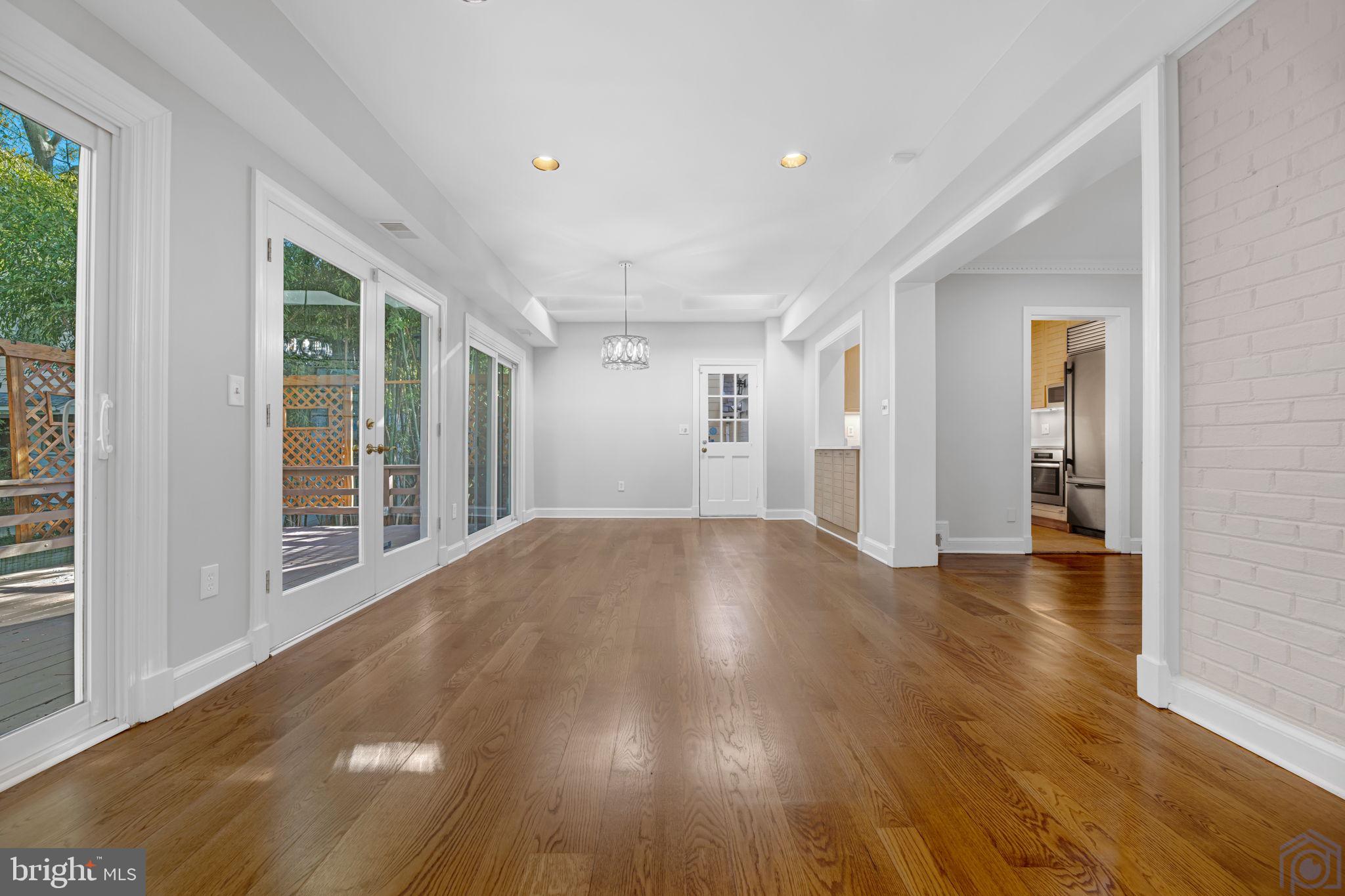4855 Reservoir Road Northwest Washington, DC 20007 - Photo 21 of 67 Sunroom & Dining Area