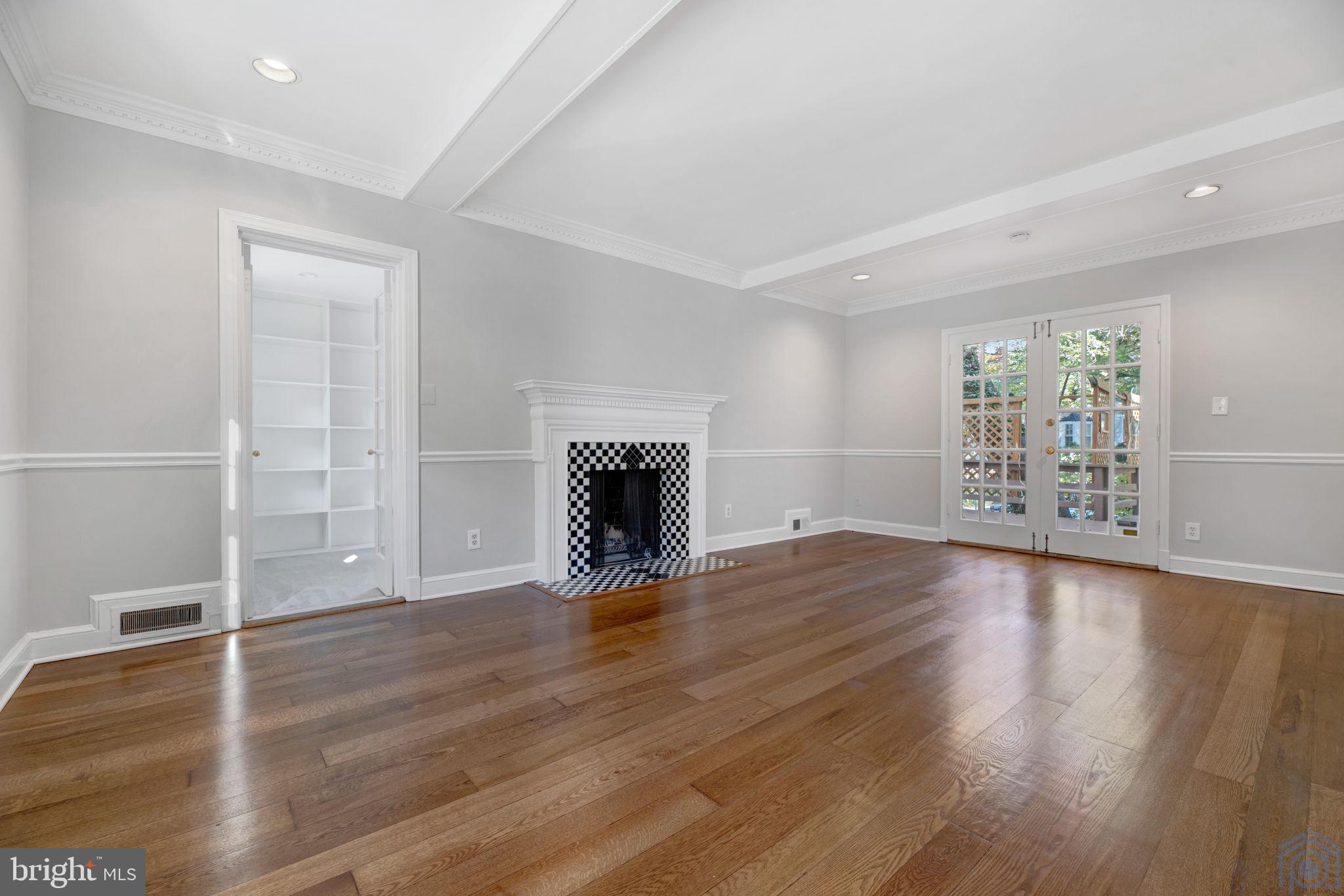 4855 Reservoir Road Northwest Washington, DC 20007 - Photo 6 of 67 Living Room
