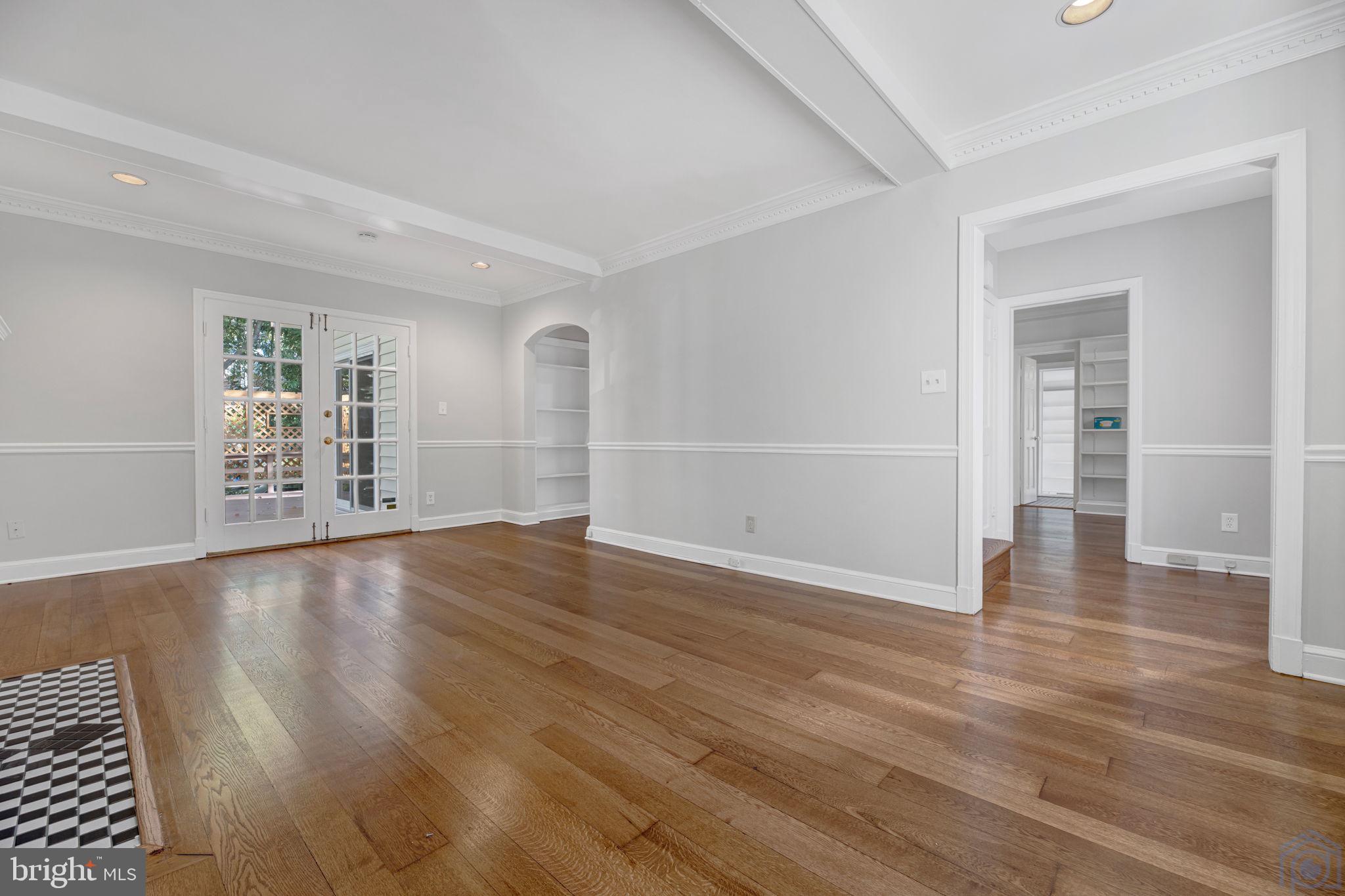 4855 Reservoir Road Northwest Washington, DC 20007 - Photo 7 of 67 Living Room