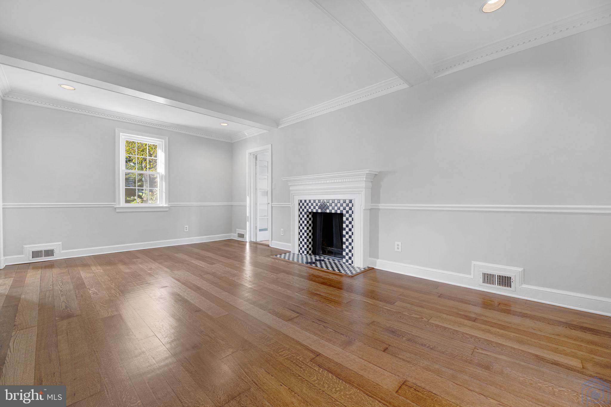 4855 Reservoir Road Northwest Washington, DC 20007 - Photo 9 of 67 Living Room