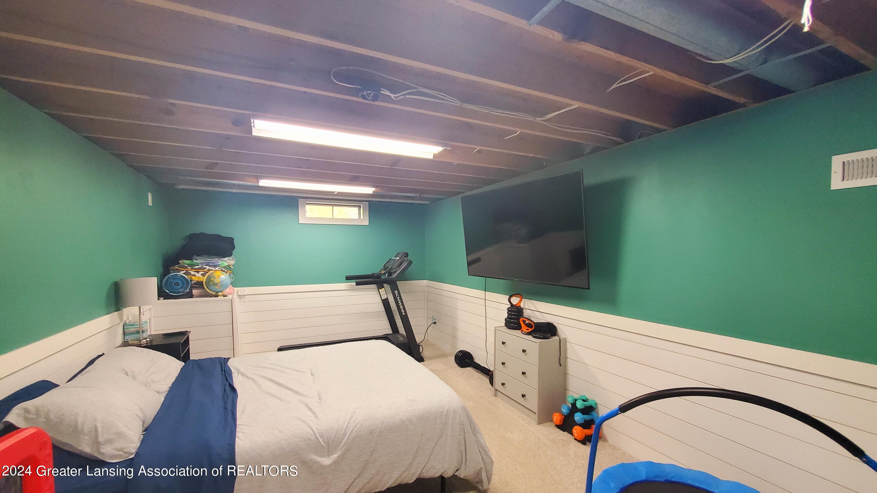 2212 Byrnes Road Lansing, MI 48906 - Photo 14 of 20 20240513_110206