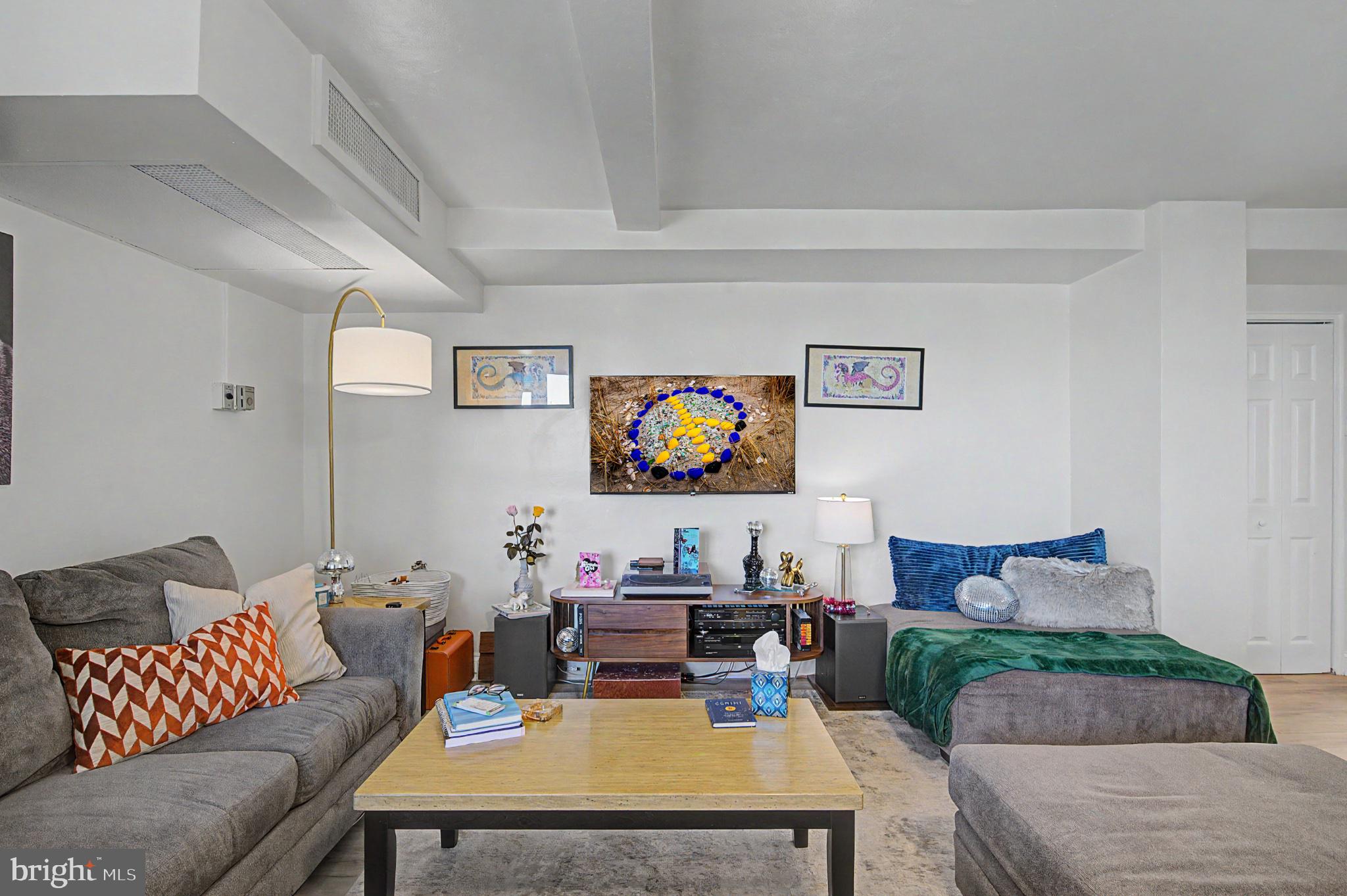 101 South Raleigh Avenue Atlantic City, NJ 08401 - Photo 9 of 26 Modern living space with vibrant decor.