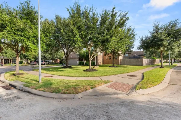 a view of a fountain with a fountain in the yard