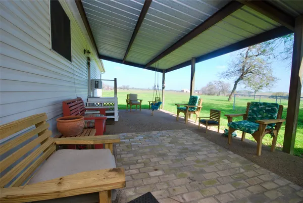 $513,000 | 2301 US 90, Flatonia, TX 78941