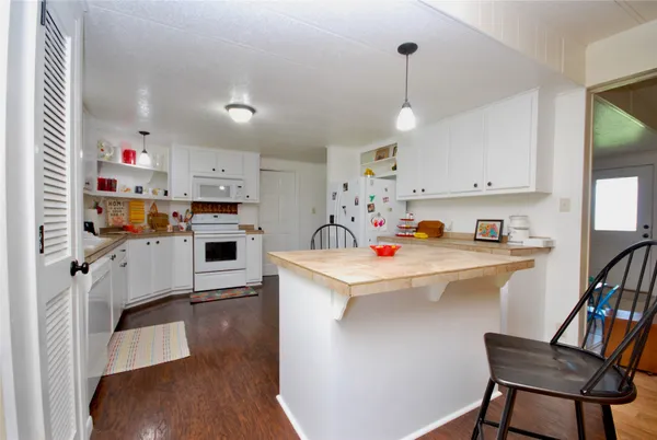 $513,000 | 2301 US 90, Flatonia, TX 78941