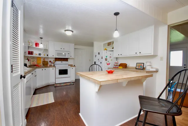 $538,000 | 2301 US 90, Flatonia, TX 78941