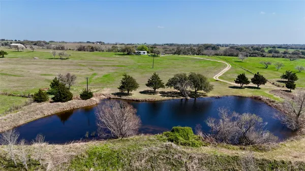 $513,000 | 2301 US 90, Flatonia, TX 78941