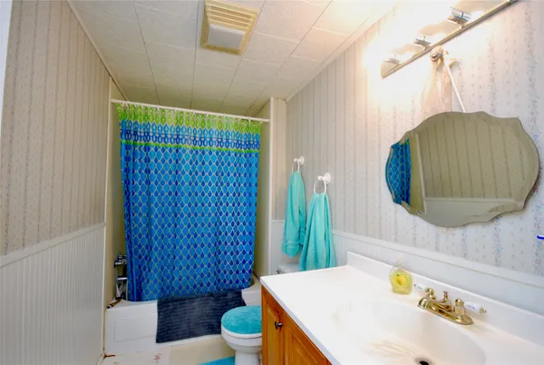 $513,000 | 2301 US 90, Flatonia, TX 78941