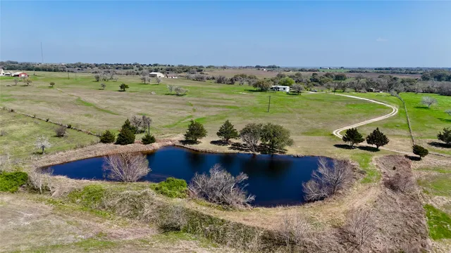 $538,000 | 2301 US 90, Flatonia, TX 78941
