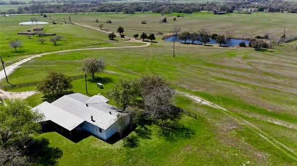 $513,000 | 2301 US 90, Flatonia, TX 78941