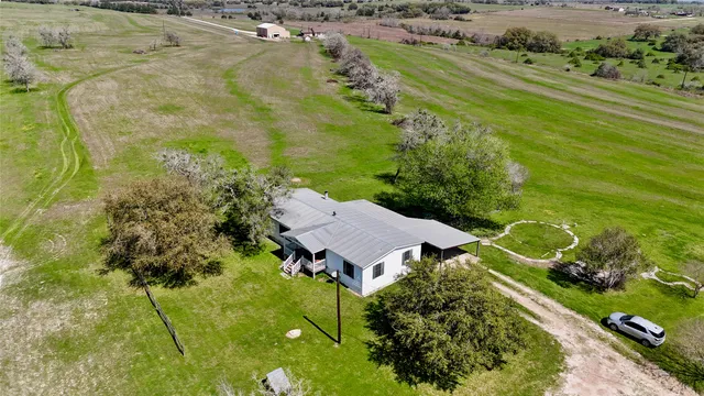 $538,000 | 2301 US 90, Flatonia, TX 78941