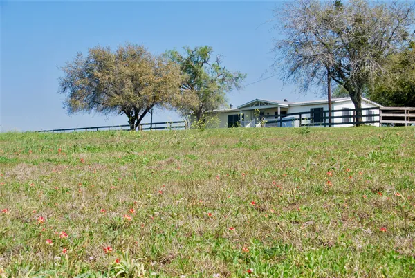 $513,000 | 2301 US 90, Flatonia, TX 78941