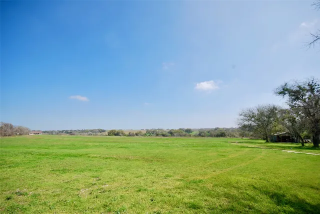 $538,000 | 2301 US 90, Flatonia, TX 78941
