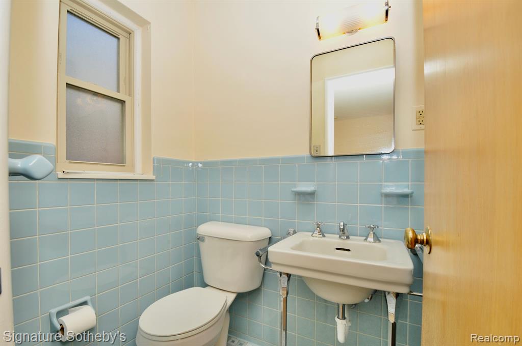 792 Trombley Road Grosse Pointe, MI 48230 - Photo 13 of 16