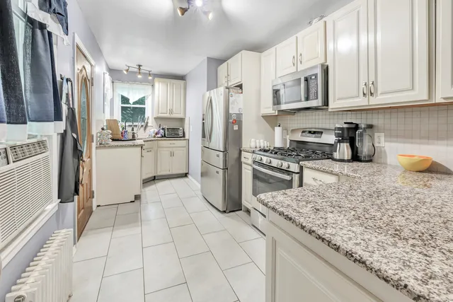 $2,300 | 18 Vose Street, Ansonia, CT 06401