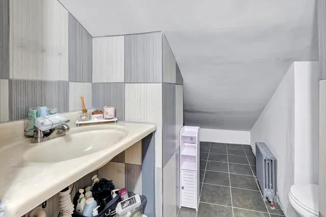 $2,300 | 18 Vose Street, Ansonia, CT 06401