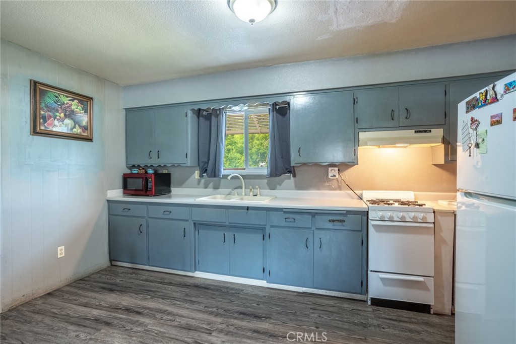 351 5th Street Tehama, CA 96035 - Photo 9 of 20 Kitchen 1