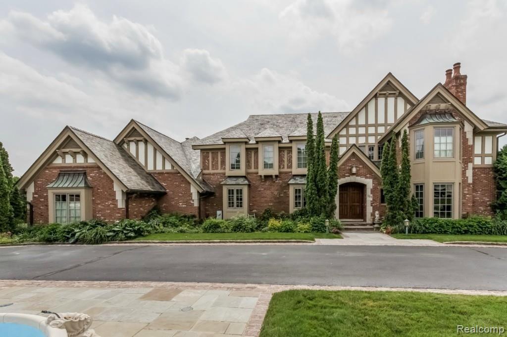 355 Olivewood Court Rochester, MI 48306 - Photo 57 of 61 057-Front_View-1835628-medium.jpg