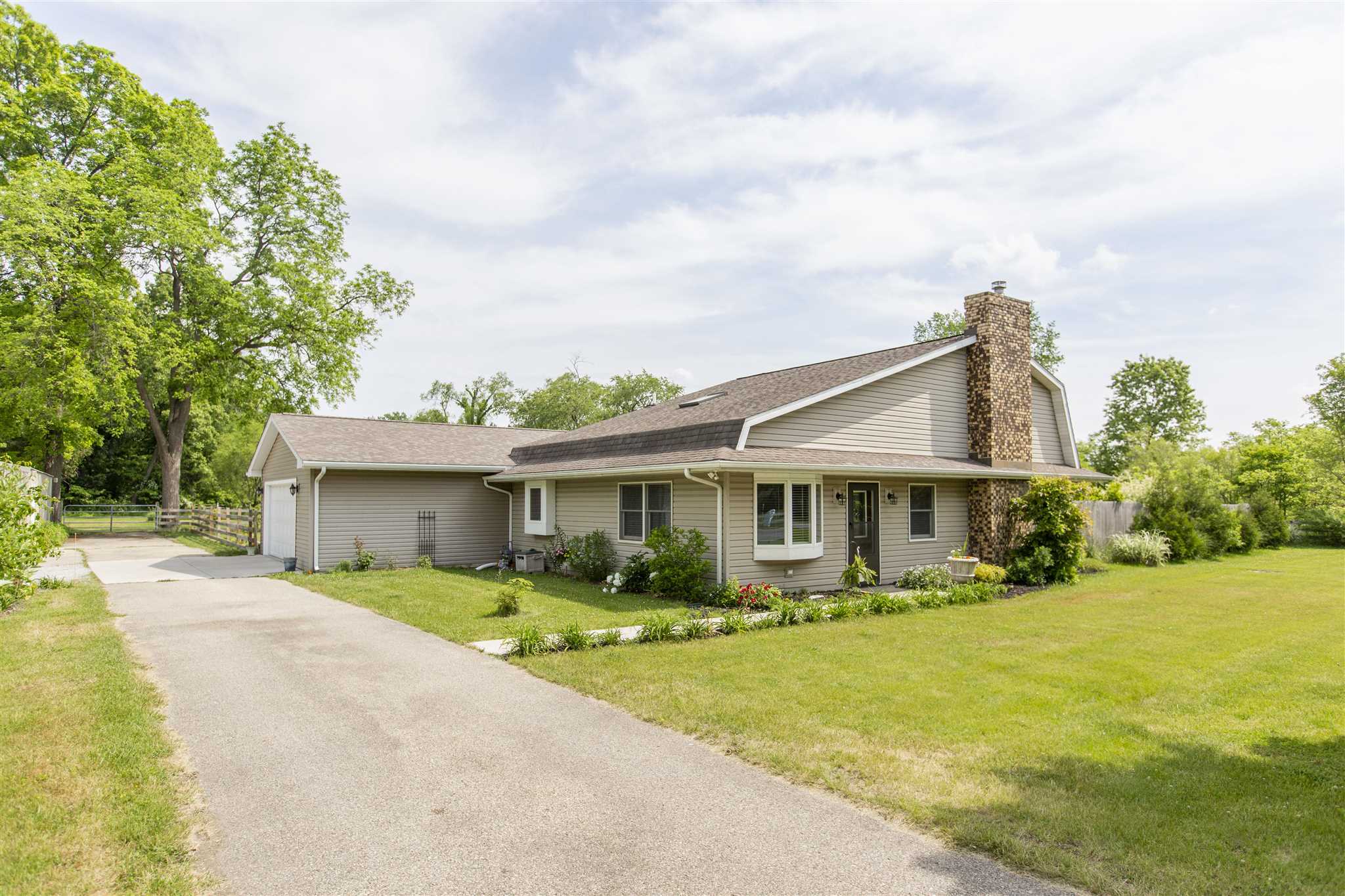 10853 Edison Road Osceola, IN 46561 - Photo 3 of 36 Gallery Image 3