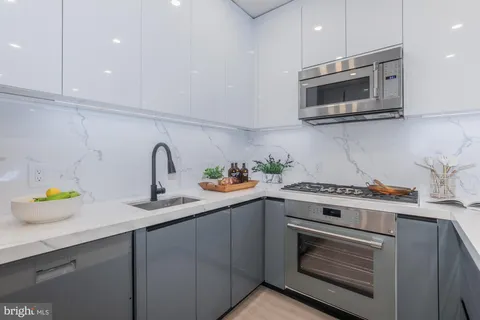 $775,000 | 1332 G Street Southeast, Unit 1, Washington, DC 20003