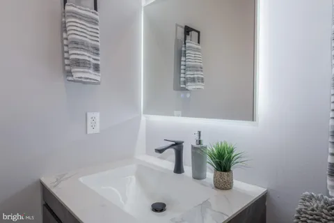 $775,000 | 1332 G Street Southeast, Unit 1, Washington, DC 20003