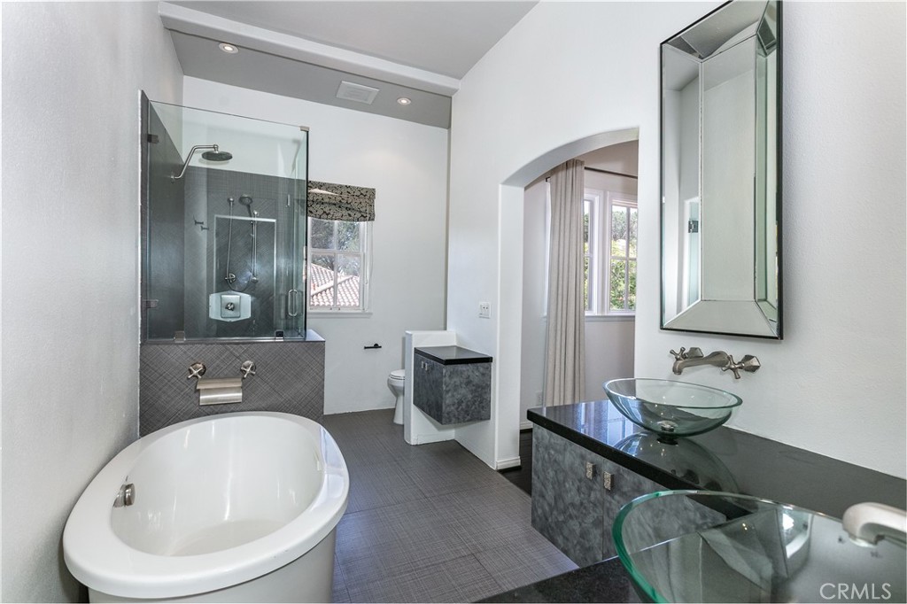 1175 Corte Riviera Camarillo, CA 93010 - Photo 21 of 33