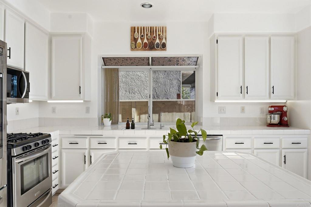 2345 Country View Escondido, CA 92026 - Photo 21 of 63