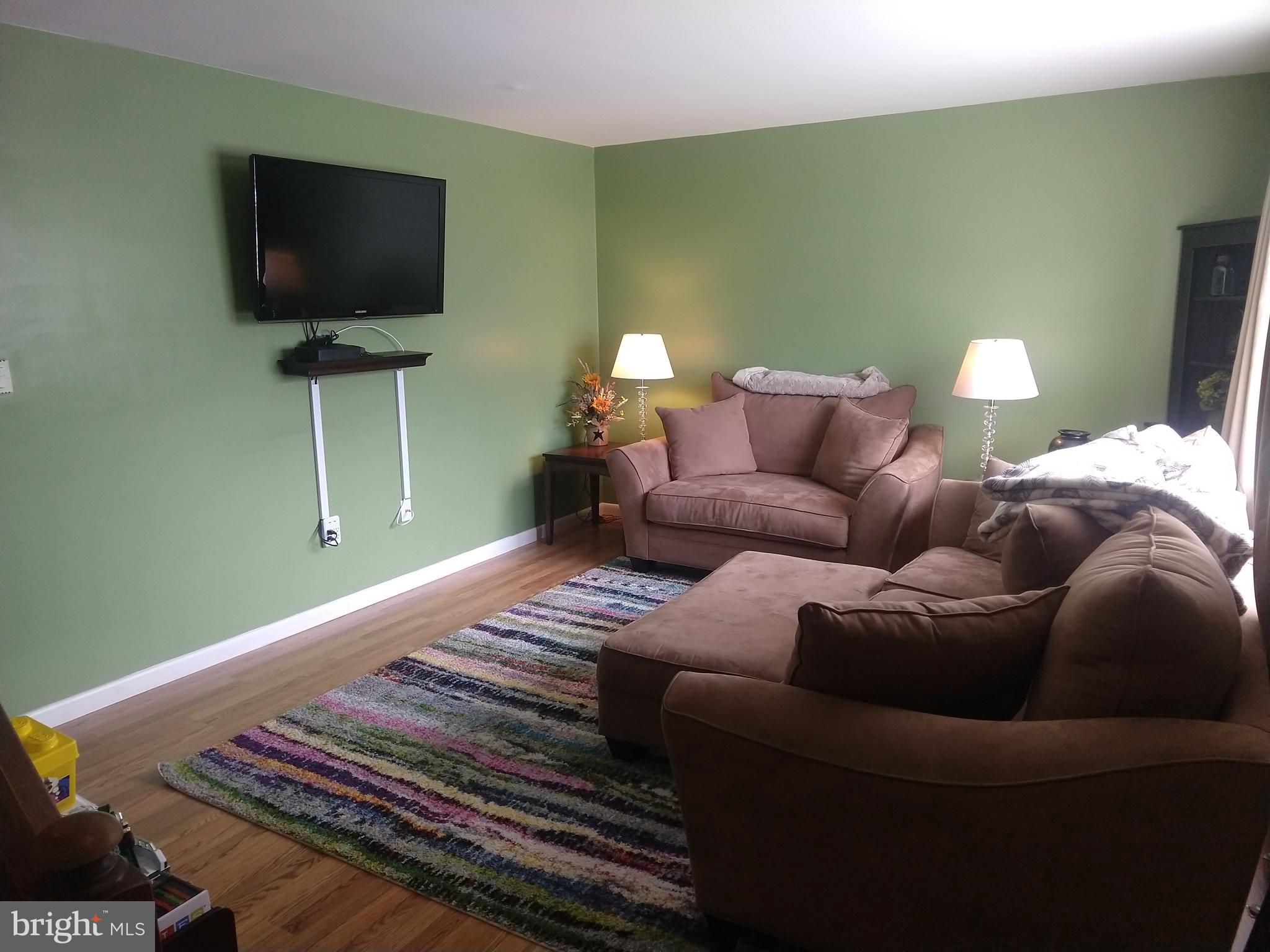 1068 Williamsburg Road Lancaster, PA 17603 - Photo 2 of 12 Gallery Image 2