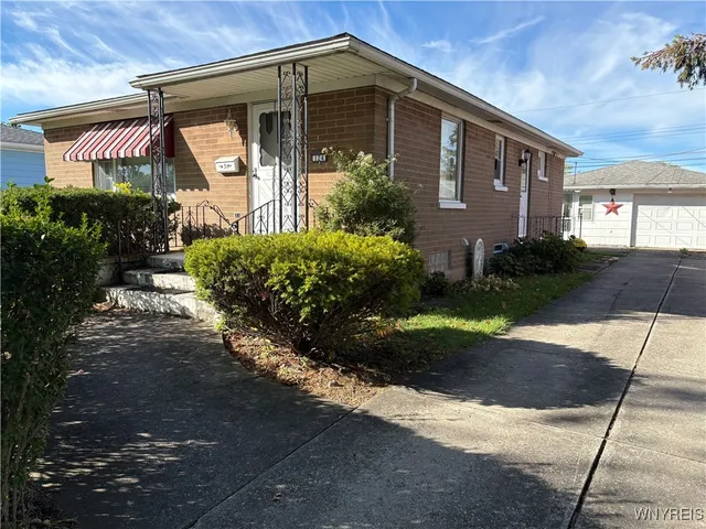 $1,850 | 124 Carmen Road, Amherst, NY 14226