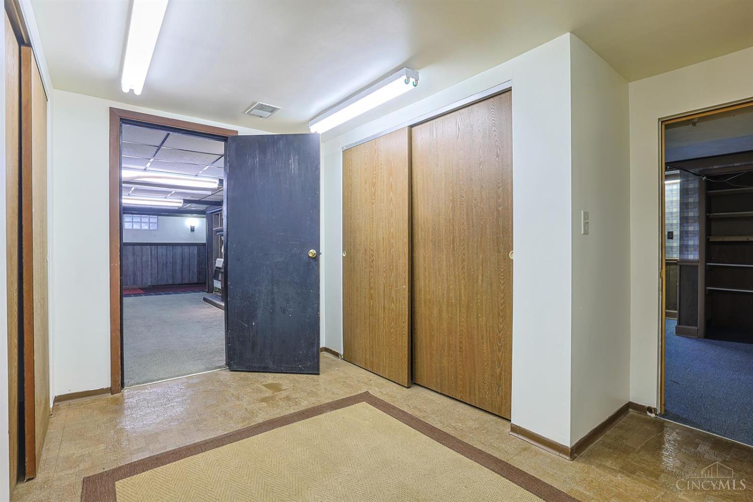 8877 Wuest Road Cincinnati, OH 45251 - Photo 63 of 64