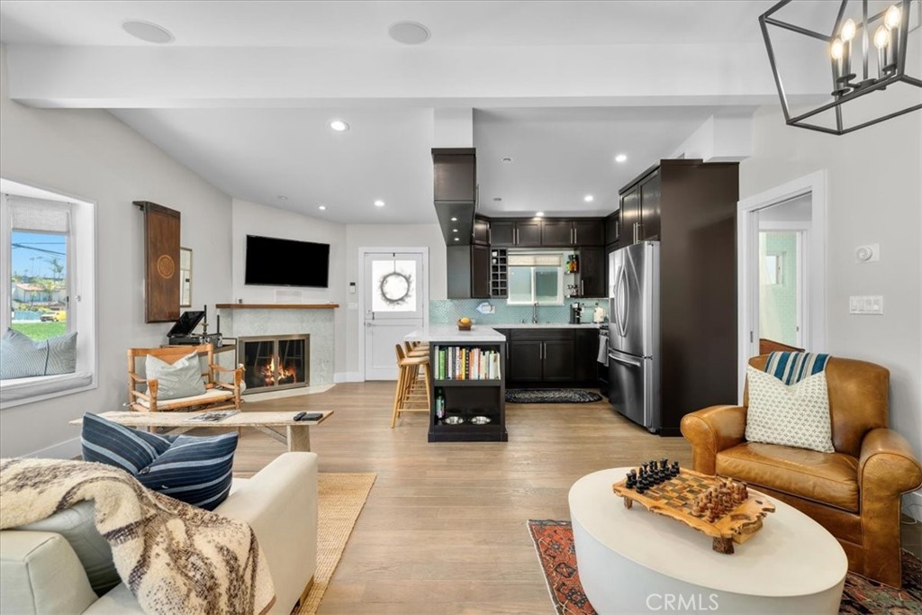 817 North Valley Drive Manhattan Beach, CA 90266 - Photo 3 of 28