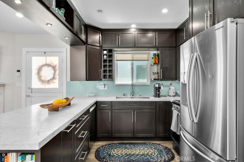 817 North Valley Drive Manhattan Beach, CA 90266 - Photo 10 of 28