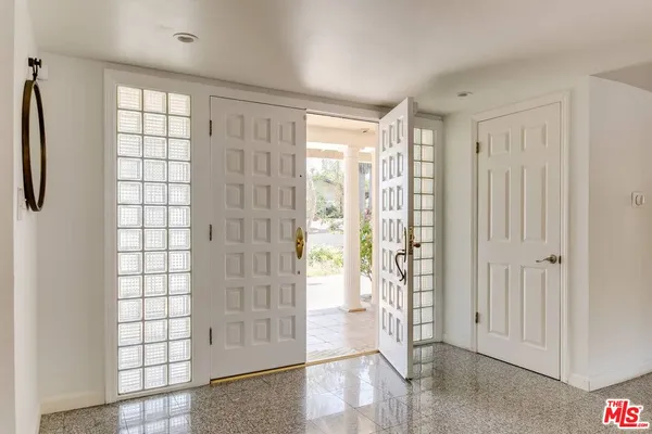 a view of entryway with a floor to ceiling window