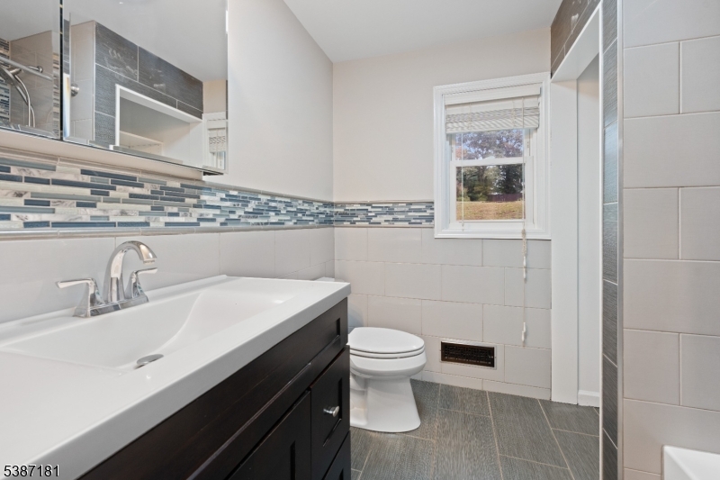 88 Emerson Road Somerset, NJ 08873 - Photo 13 of 34