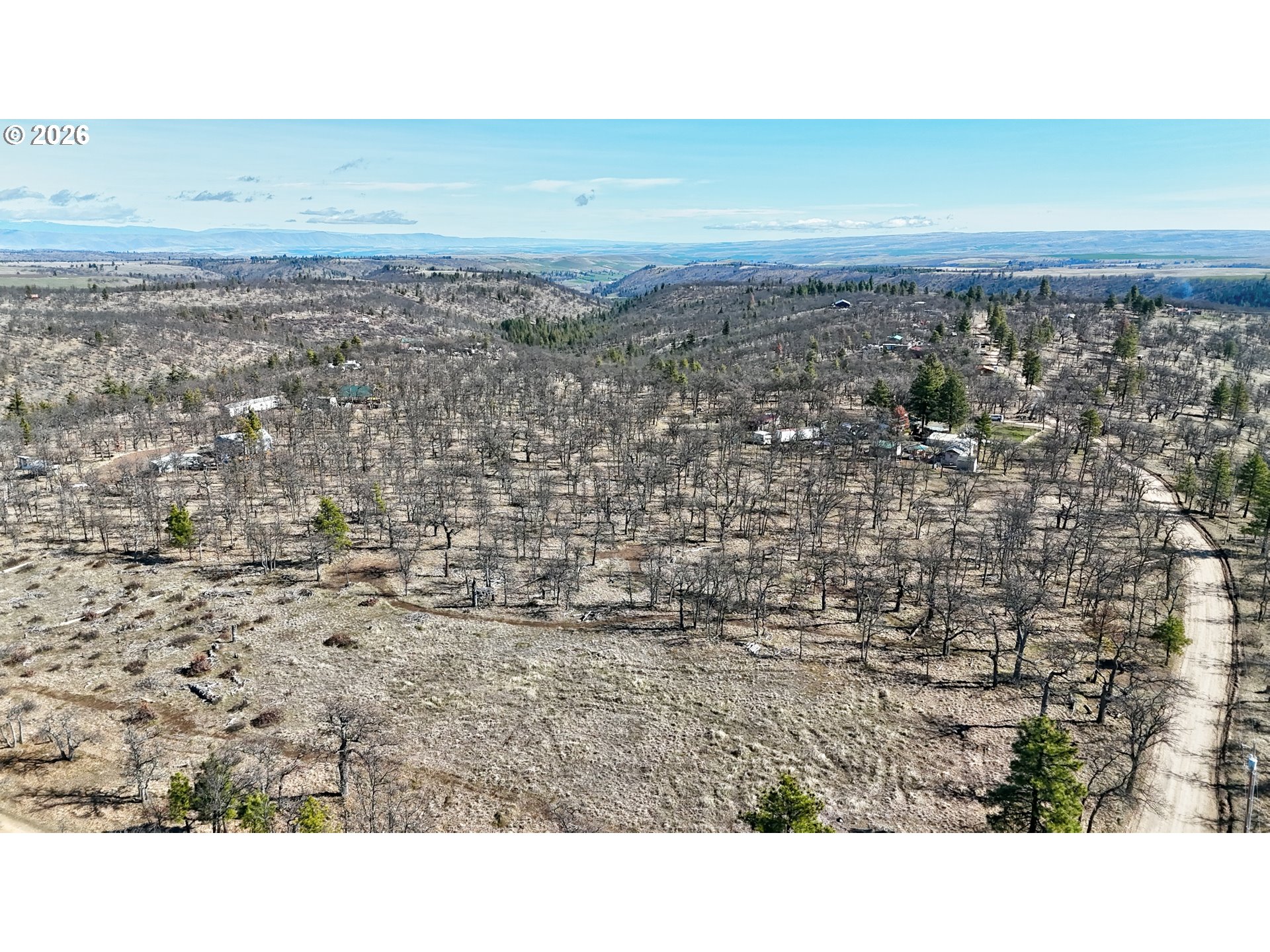 80165 Ridgetop Road Dufur, OR 97021 - Photo 40 of 43 a view of city and mountain