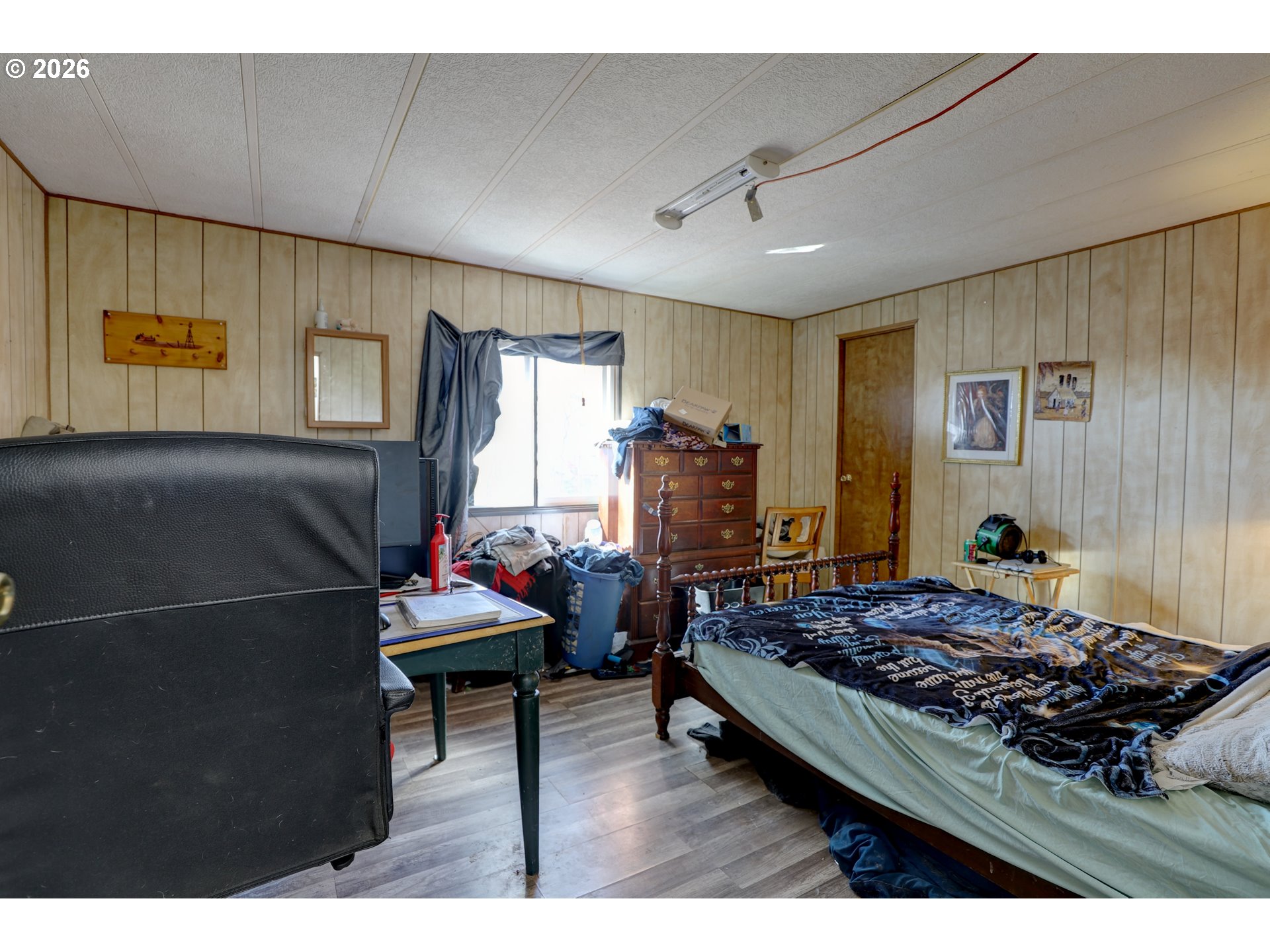 80165 Ridgetop Road Dufur, OR 97021 - Photo 10 of 43 a living room with furniture and a flat screen tv